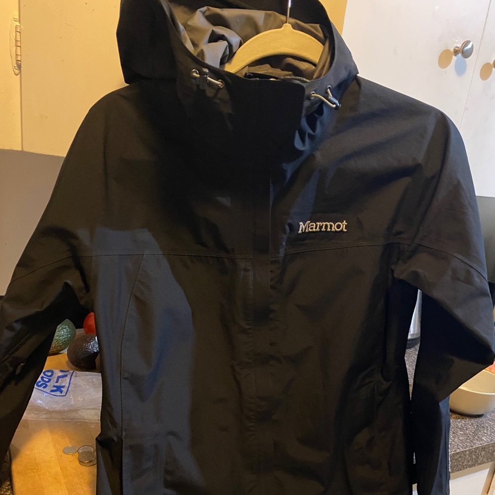 Marmot gortex rain coat, women’s small